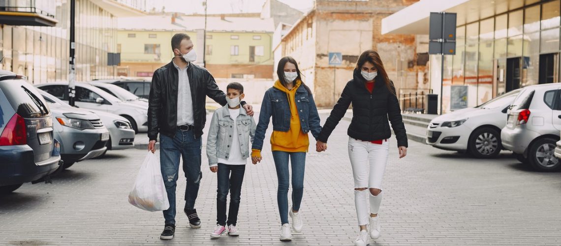 familia-comprando-en-pandemia